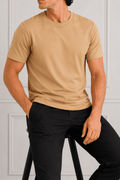AM SIGNATURE ESSENTIAL COTTON T-SHIRT - CAMEL BROWN
